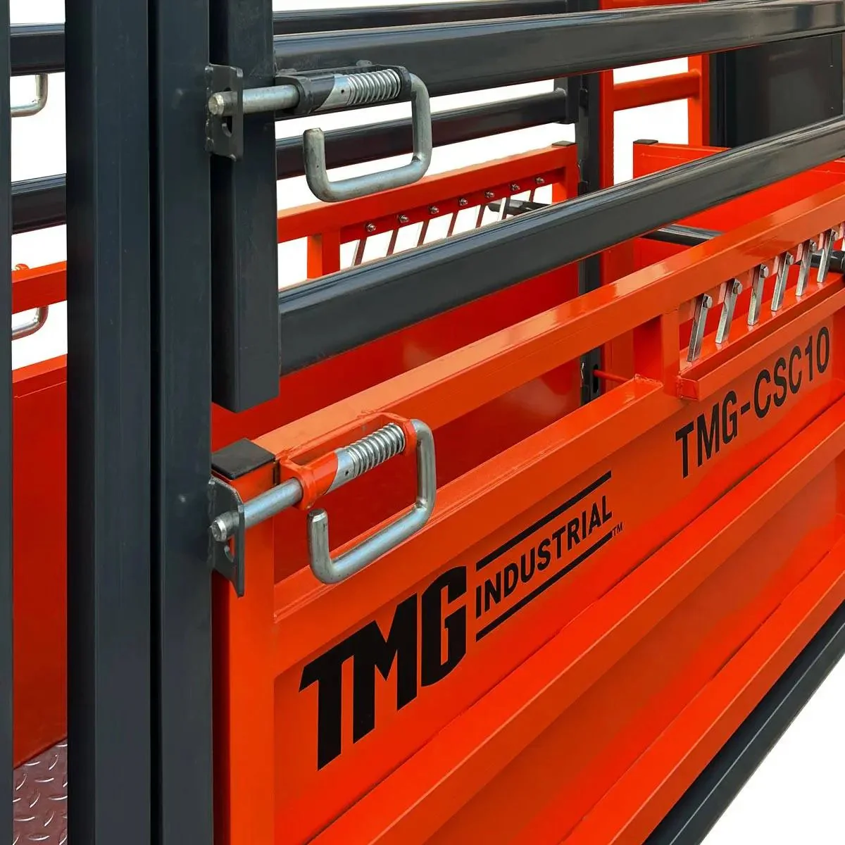 3m (10’) Cattle Work Chute, 2040 kg (4500 lb) Weight Scale, Side Exit, Upper/Lower Swing Openings, TMG‑CSC10 - Image 8