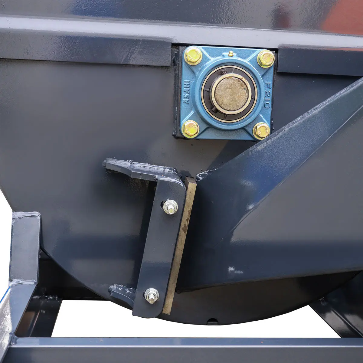 152 mm (6") 3-Point Hitch Wood Chipper, Reversible/Hardened Blades, 360° Swiveling Chute, TMG-WC65 (Previously TMG-WC62) - Image 8