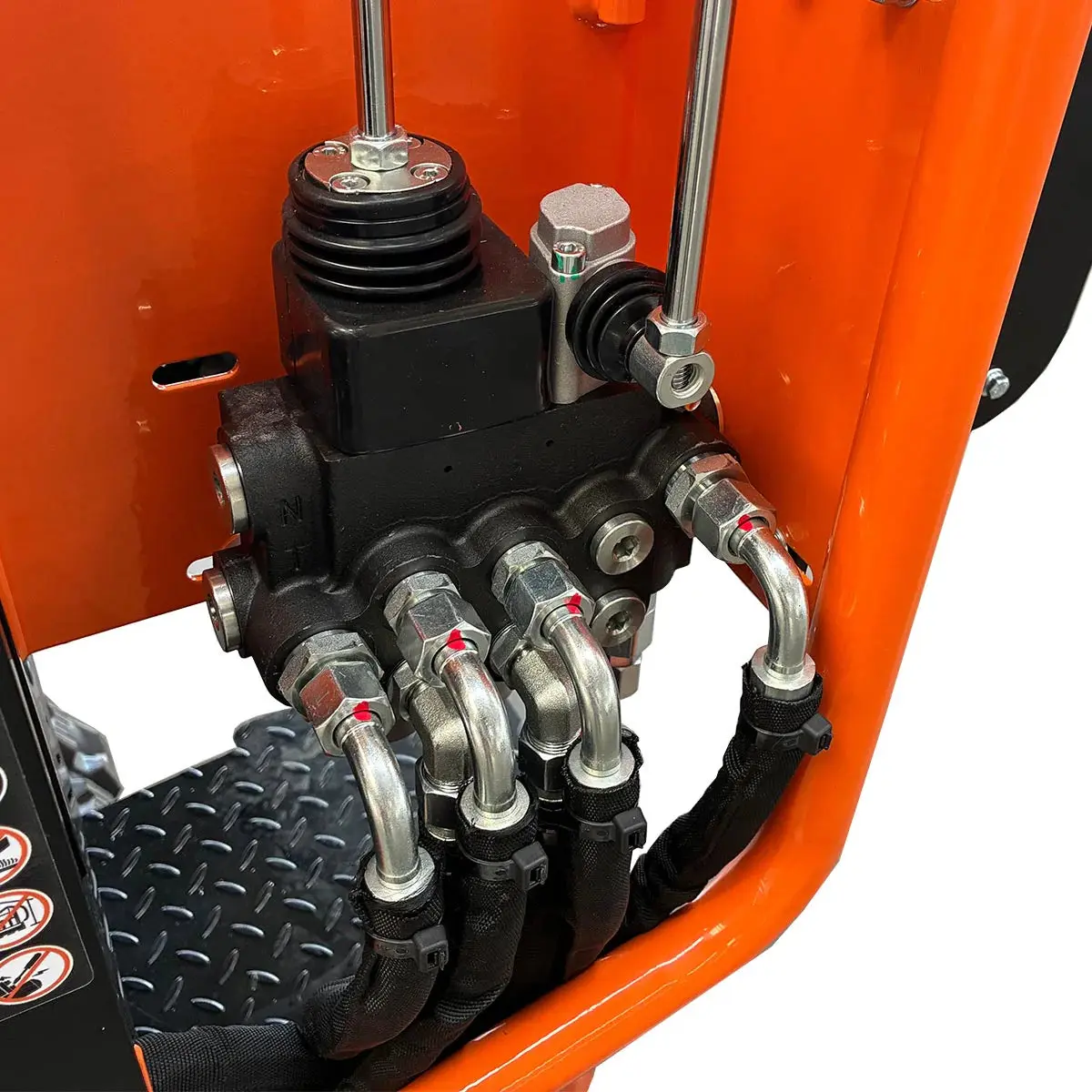 748 kg Tracked Stand-On Skid Steer, 306cc/8.5 HP Gas Engine, 762 mm Bucket Width, TMG-MVL20 - Image 9