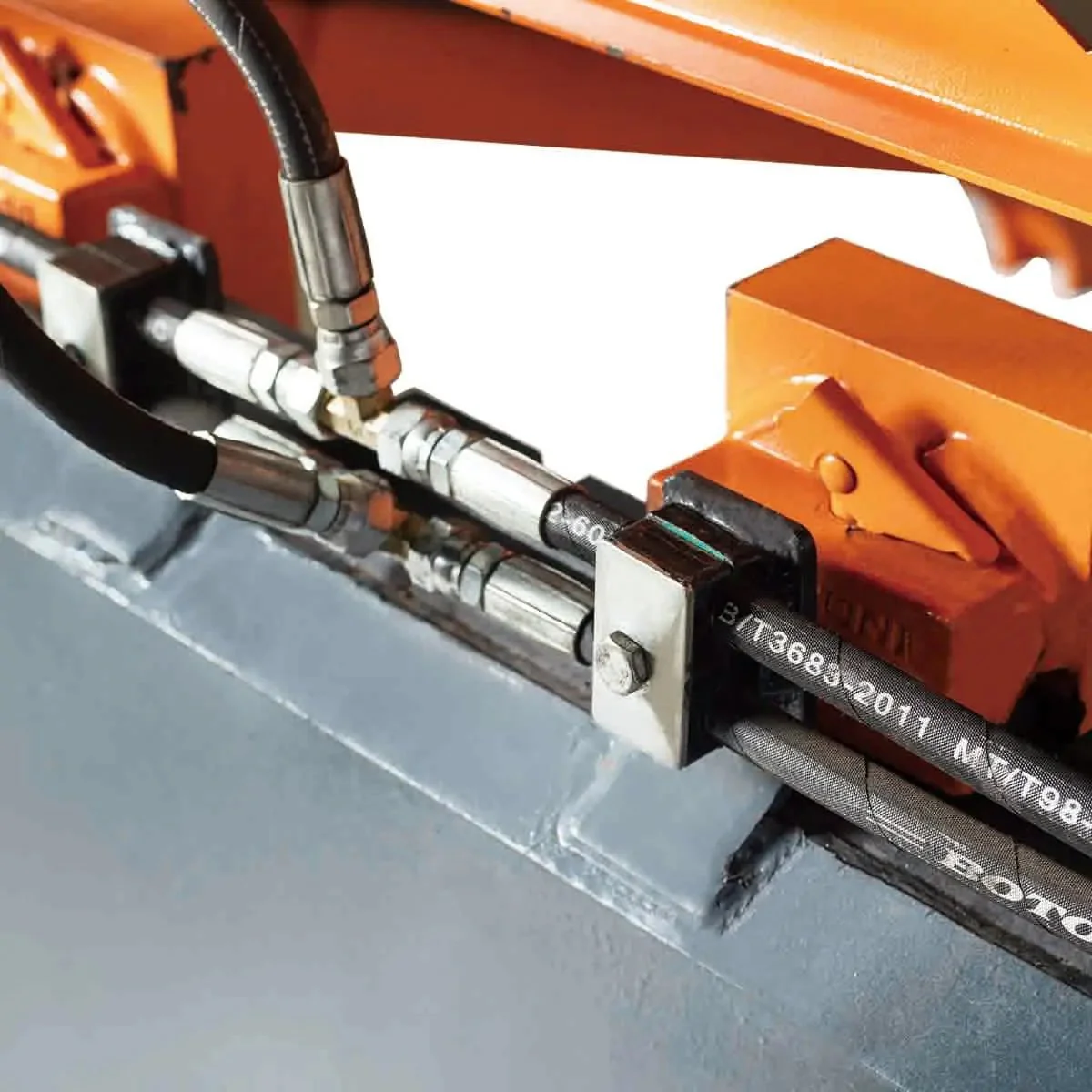 1.2 m Skid Steer Pallet Fork Pipe Grapple, Dual Hydraulic Cylinders, 2700kg Capacity, TMG-SPG45 - Image 13